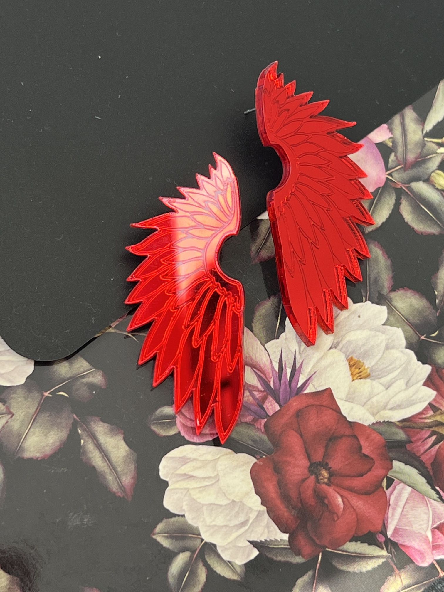 THE WINGS RED - Image 2